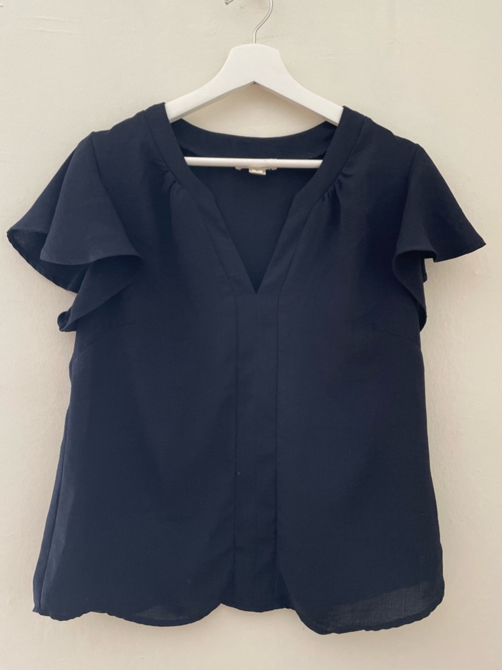 NWOT! Monteau Navy Blue V Neckline Ruffle Sleeve Top Summer Casual Size Large